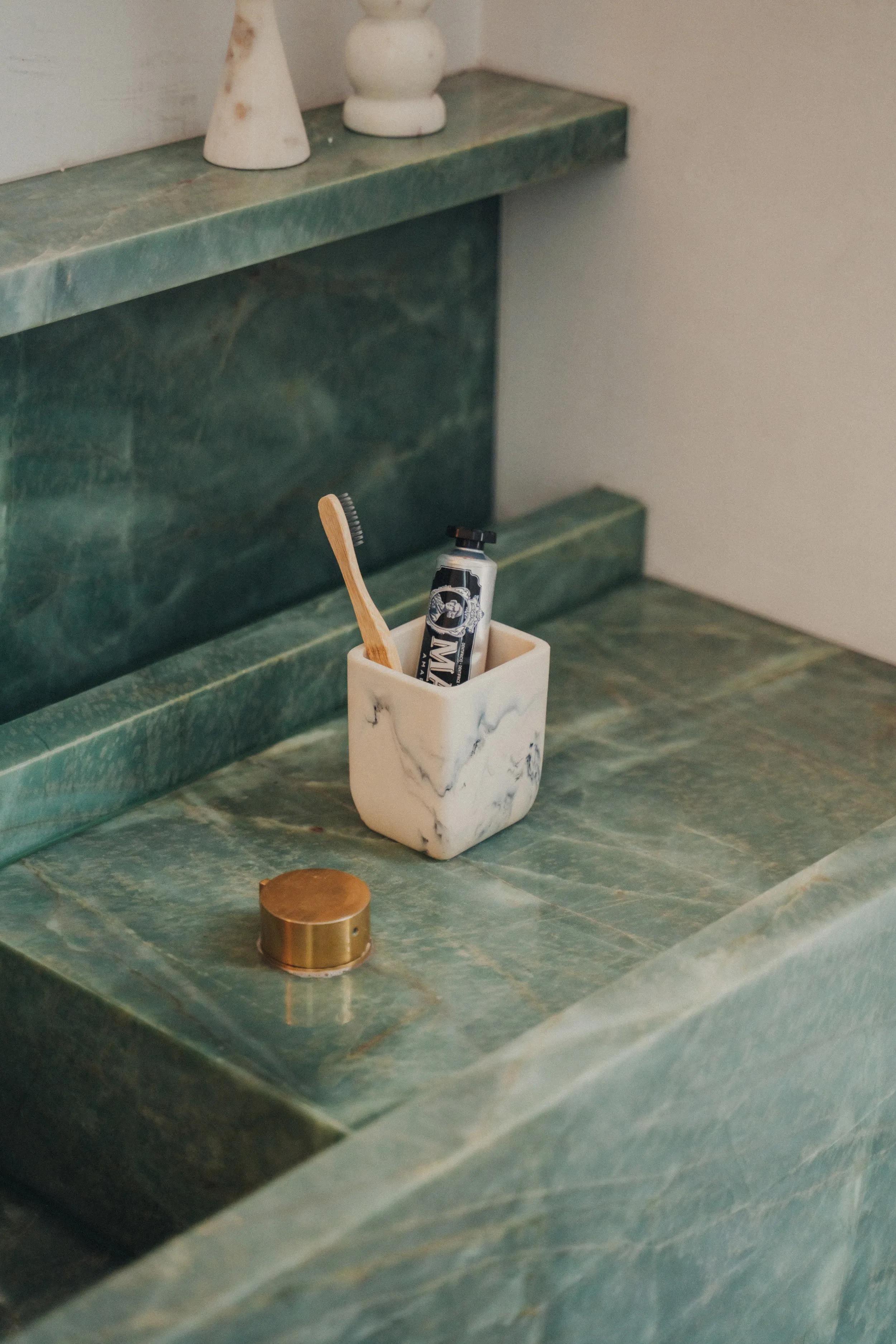 Flow Resin Toothbrush Holder | Merle