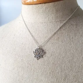 Lotus Cut-out Necklace / 925 Silver