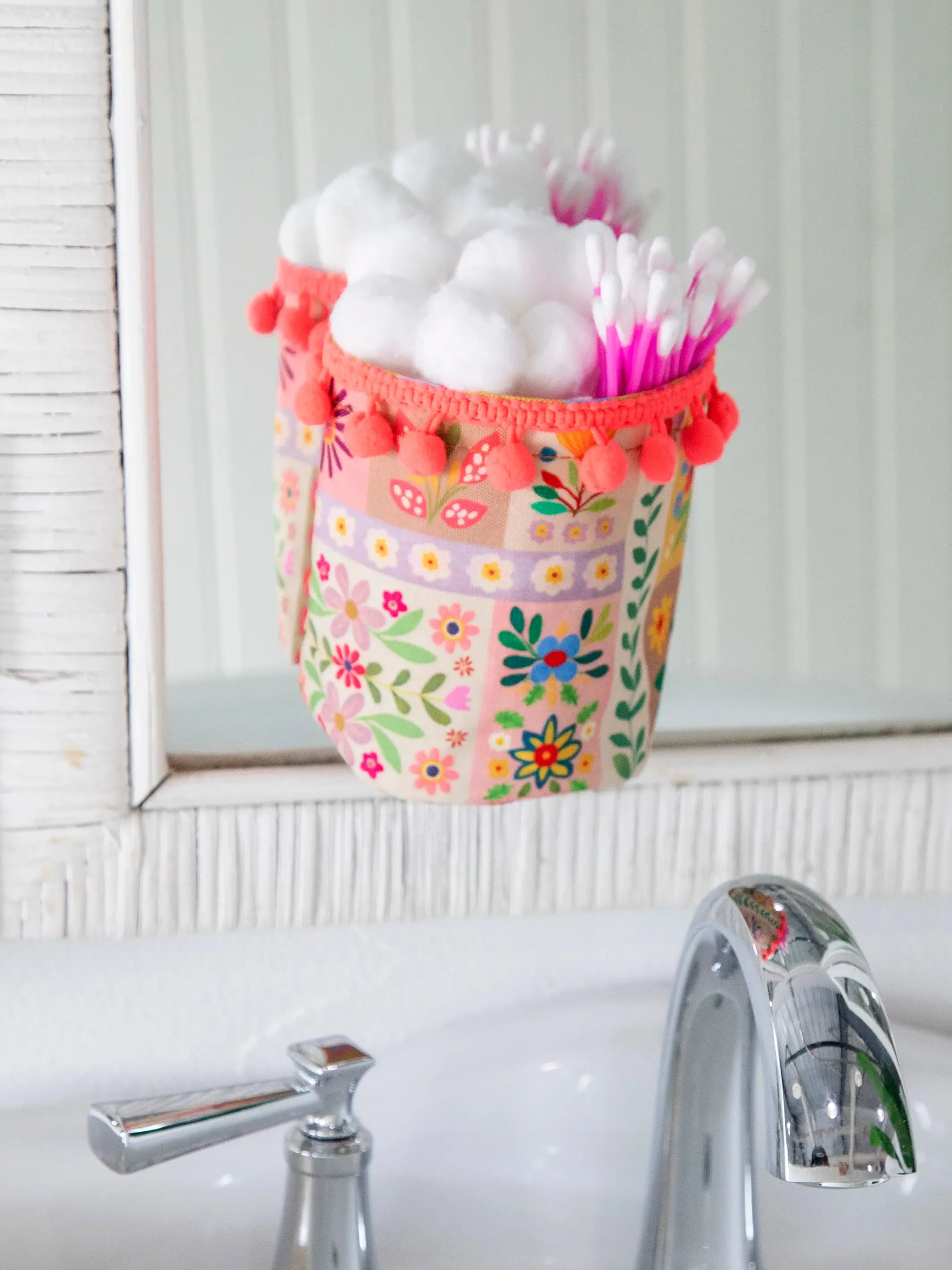 Suction Mounted Toothbrush Holder - Folk Flower