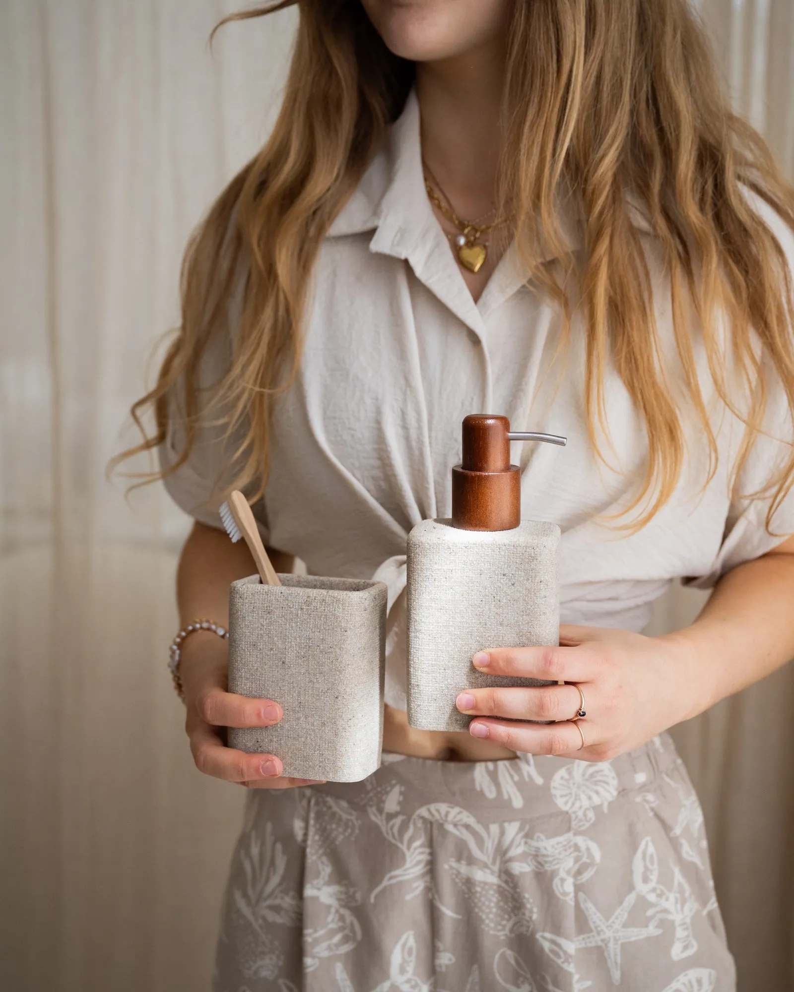 Wavy Beige Toothbrush Holder